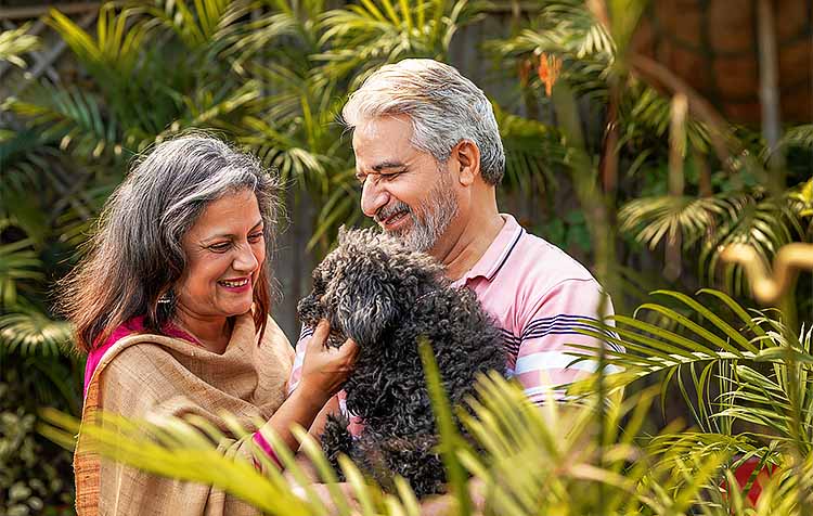couple-with-dog